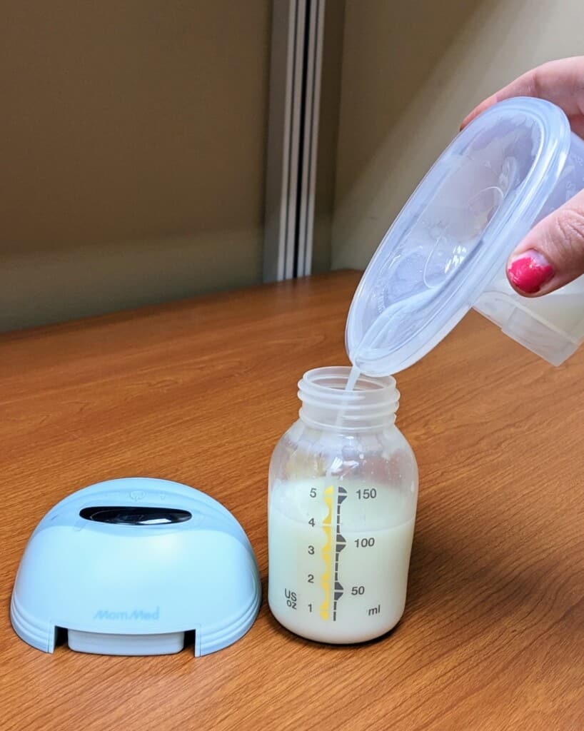review showing the mommed s21 pump pouring breast milk