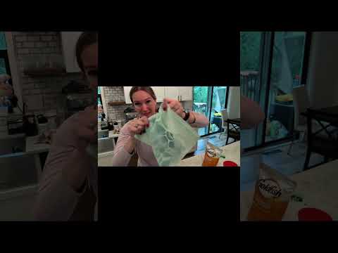 Is this Cleanomic Compostable Gallon Size Food Storage Bags with Eco Zip 25, Freezer and Leak Proof?
